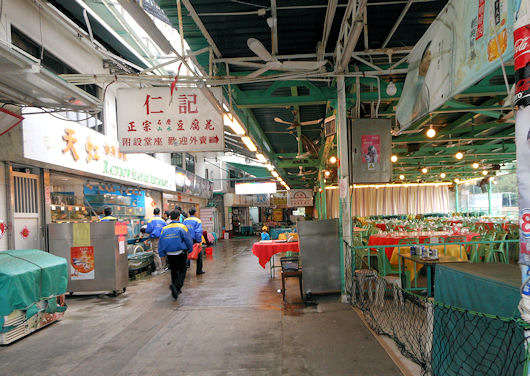 香港ラマ島のシーフードレストラン街
