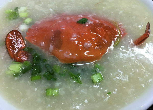 マカオで食べた美味しいカニ粥（六記粥麺）