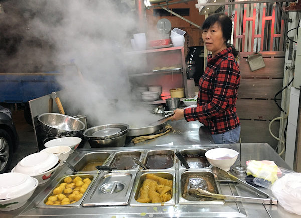 マカオの大衆食堂、六記粥麺