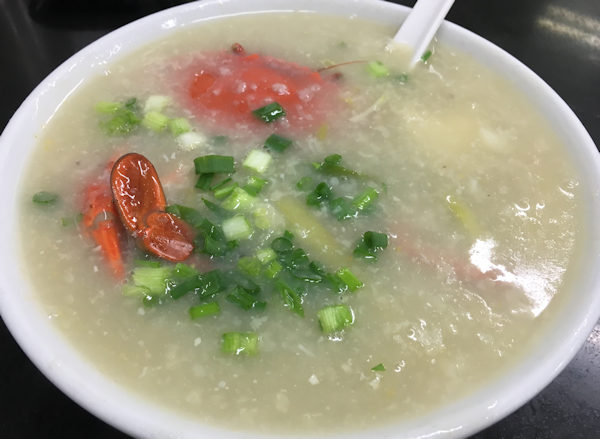 マカオで食べた美味しいカニ粥（六記粥麺）