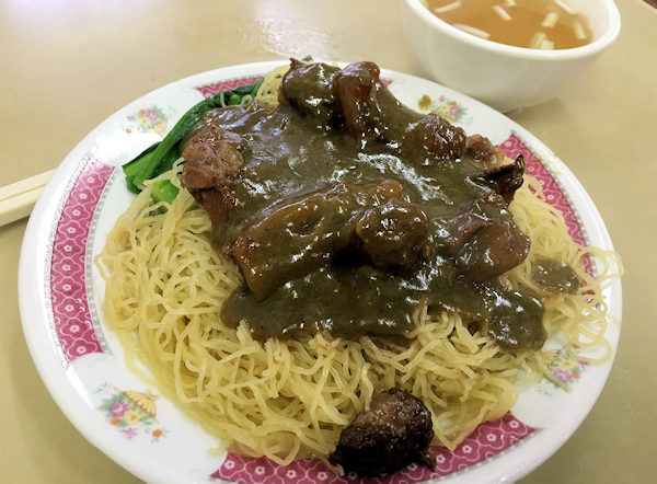 香港、彌敦粥麺家のカレー牛腩撈麺