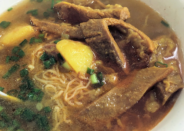 香港の華姐清湯腩で食べたカレー牛腩麺