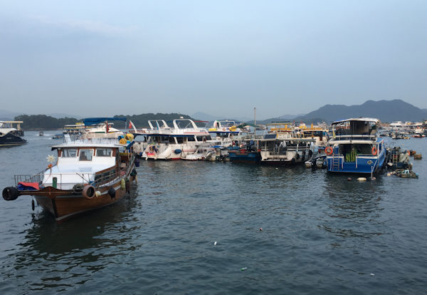 香港、西貢（サイクン）の海