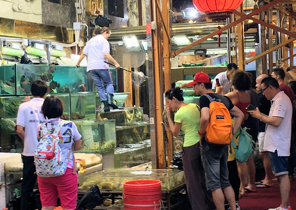 香港、西貢（サイクン）の巨大海鮮料理レストラン