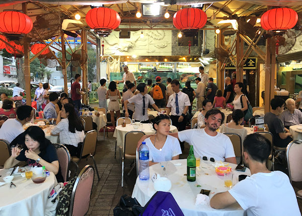 香港、西貢（サイクン）のシーフードレストラン