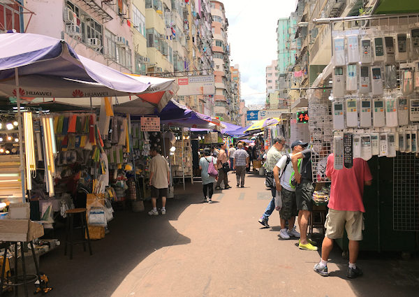 香港、深水埗のＩＴ関連屋台