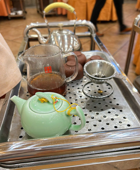 東城南記酒楼の茶器セット（順徳の飲茶）
