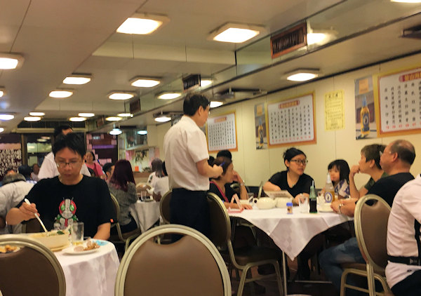香港庶民向け海鮮料理レストラン、金山海鮮酒家