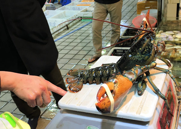 深圳の市場で海鮮料理