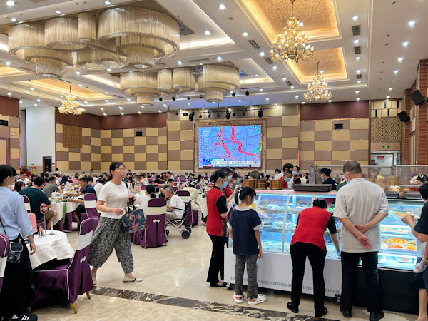 順徳・堅記酒家の飲茶風景