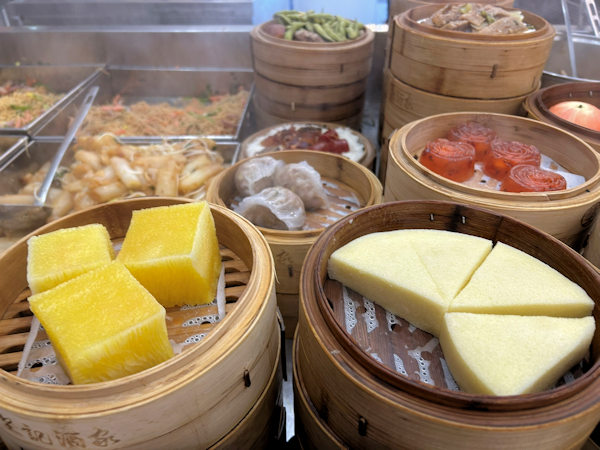 順徳・堅記酒家の点心コーナー