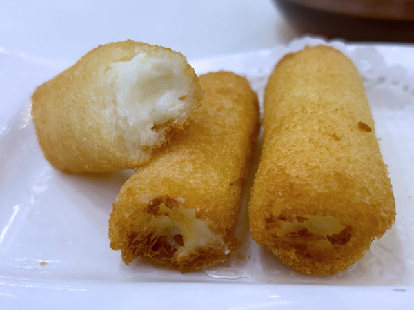 順徳・堅記酒家の順徳牛乳揚げ（炸牛奶）