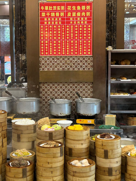 順徳・堅記酒家の飲茶風景