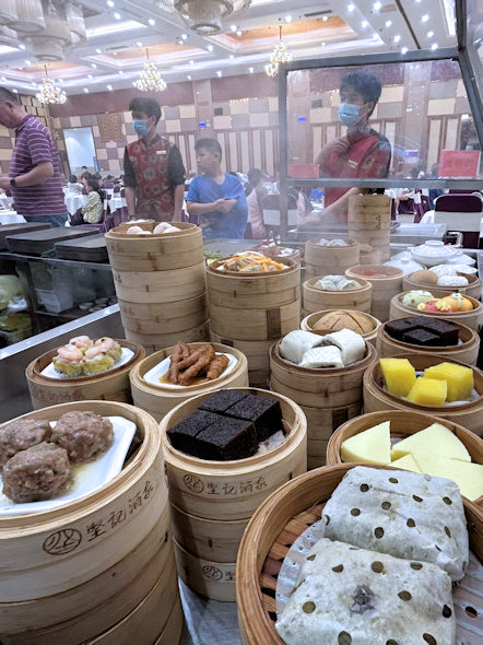 順徳・堅記酒家の点心コーナー