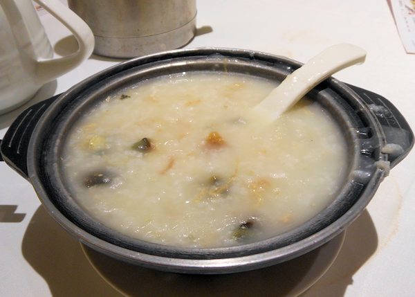 香港で飲茶（皮蛋痩肉粥）