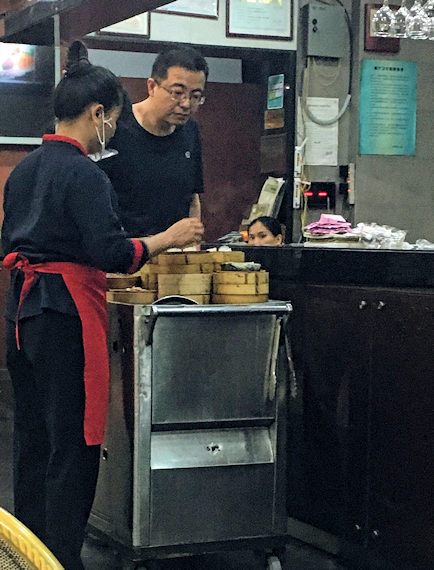 ワゴン式飲茶(深圳の華洋酒楼)