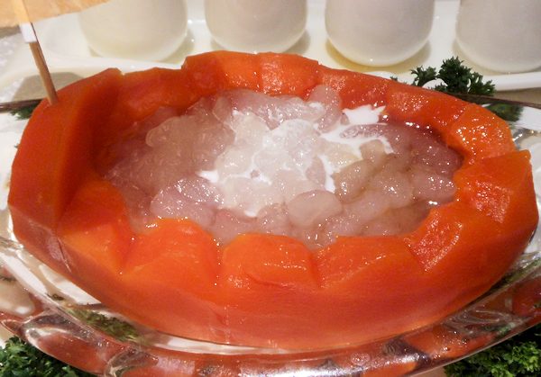 木瓜炖雪蛤（カエルの卵管のパパイヤ包蒸し）は美容効果が高い
