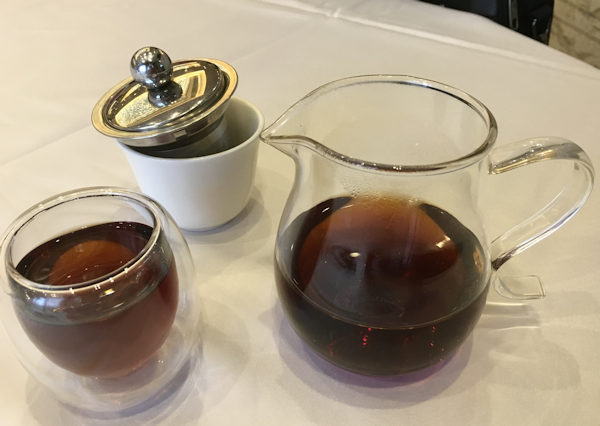 飲茶の時は普洱茶が合う（深圳）