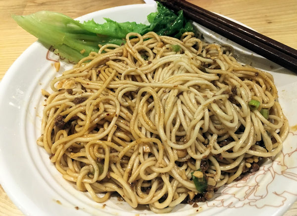 本場の担担麺は汁なし（深圳の蓉李記）