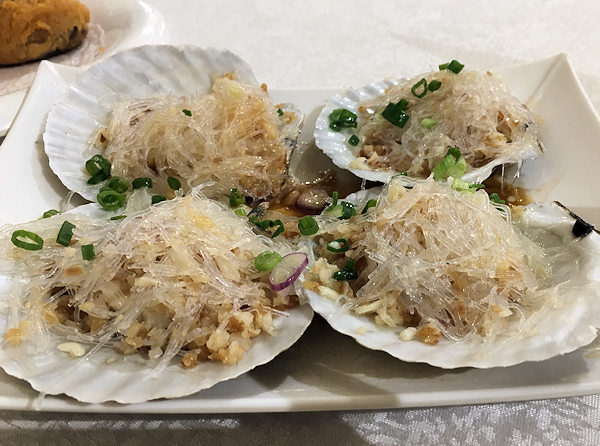 順徳料理の蒜蓉粉丝蒸元貝（ホタテと春雨のニンニク蒸し）