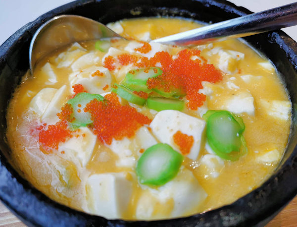 順徳料理レストランで蟹粉豆腐