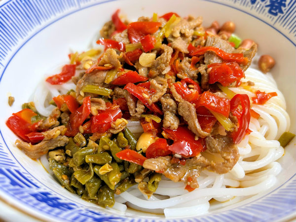 湖南省のスープなし混ぜうどん（拌粉 ）