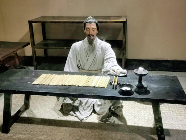 隆中にある諸葛孔明像