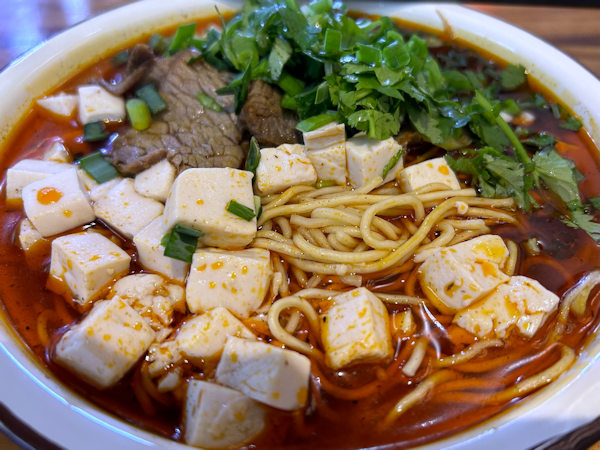 諸葛道で食べた襄陽牛肉麺