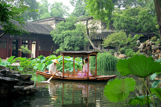 蘇州、留園（池に浮かぶ小舟）