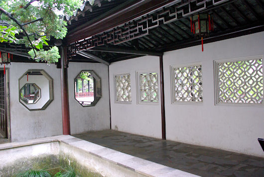 蘇州、留園の回廊と窓