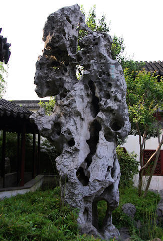 蘇州、留園の岫雲峰