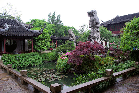 蘇州、留園（雨の冠雲峰）