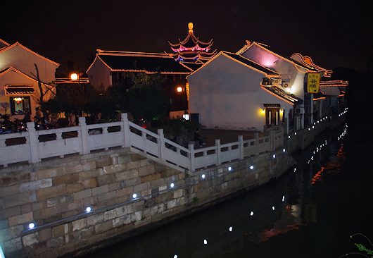 蘇州の運河（山塘街）の夜景