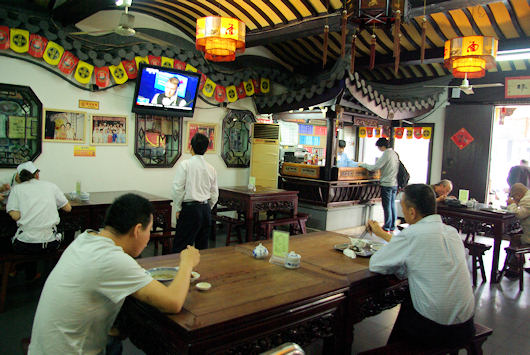 蘇州麺の老舗、同得興本店の店内の様子