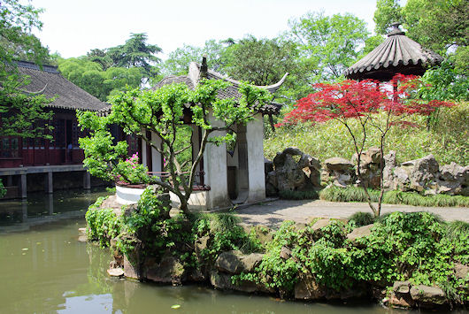蘇州拙政園の扇亭(与誰同座軒)