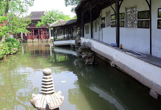 蘇州拙政園(東園の波状回廊)