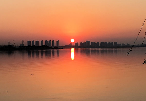 上海蟹の故郷、陽澄湖の夕陽