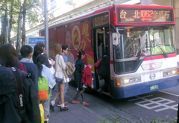 台北から九份へのバス