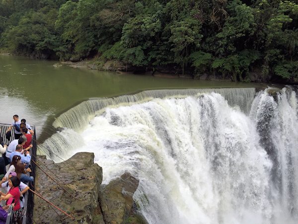台湾の十分の滝（十分瀑布）