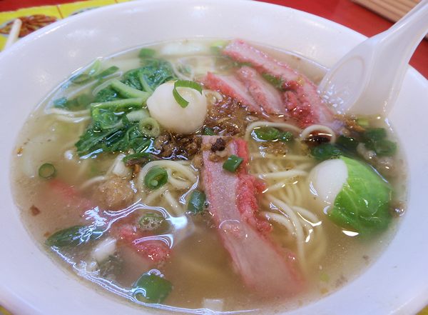 士林市場の担仔麺