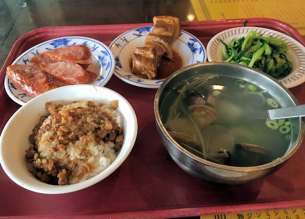 台北の丸林魯肉飯