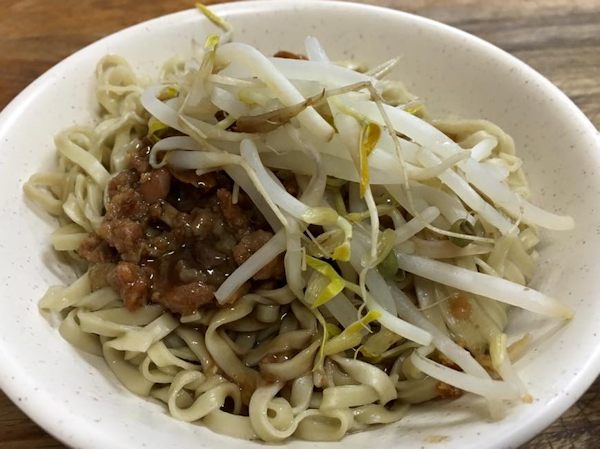 老店頭台南意麺の乾意麺（台北、通化街夜市）