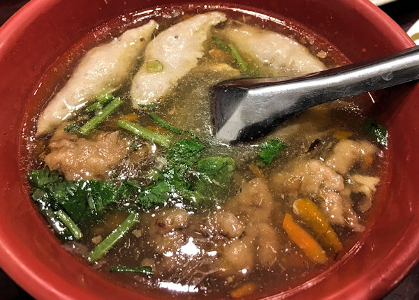 老店頭台南意麺の綜合湯（台北、通化街夜市）