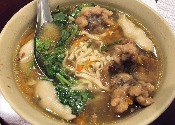 老店頭台南意麺の綜合湯意麺（台北、通化街夜市）