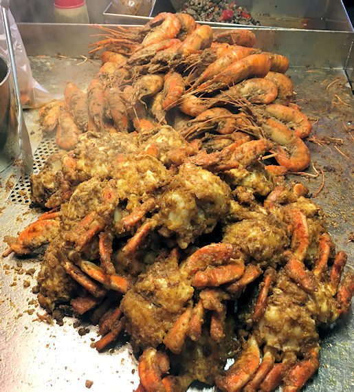 蟹、蝦のコショー揚げ（台北、通化街夜市）