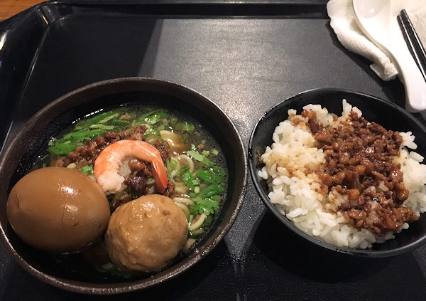 度小月の担仔麺とそぼろご飯