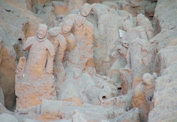 修復前の兵馬俑