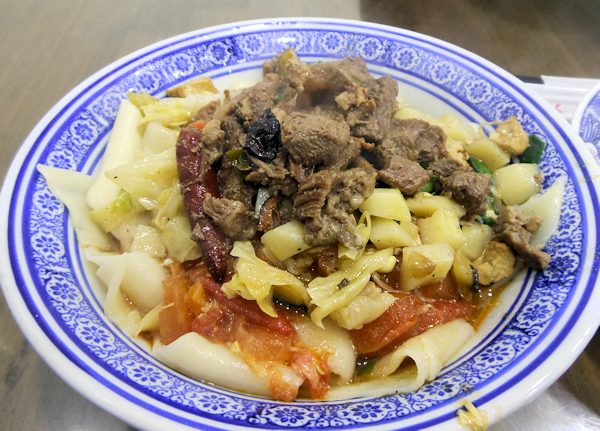 西安の回民街で食べたビャンビャン麺