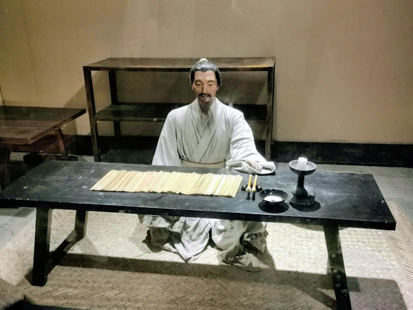 古隆中、諸葛亮の庵にある諸葛孔明像