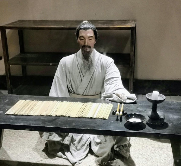 古隆中、諸葛亮の庵にある諸葛孔明像